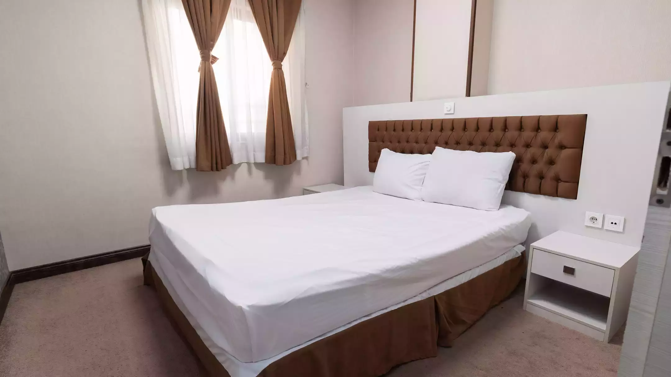 Alibaba https://cdn.alibaba.ir/ostorage/hotel-accommodation-images/6706568c6af0f999b10ac957_66dda598d35130671be32e01_هتل ایزد - آپارتمان دوخوابه پنج تخته (2).webp